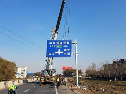 江西江西道路护栏网网片该如何进行正确的选购呢？